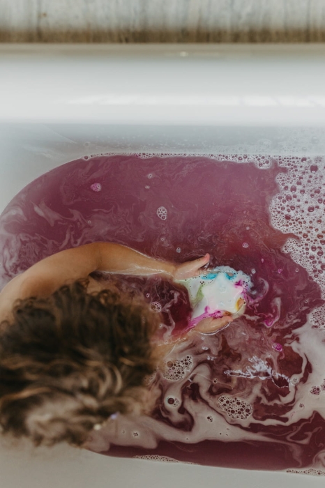 Gwiazdka - kula do kąpieli dla dzieci tworząca kolorowy wir Mini U kolor wiśniowy